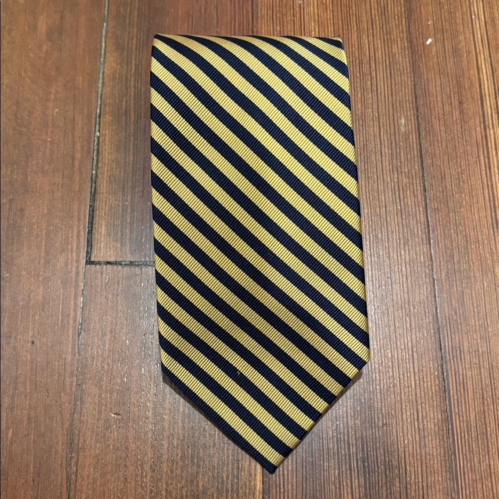 Jos A. Bank Men's Executive Navy Blue & Gold 100% Silk